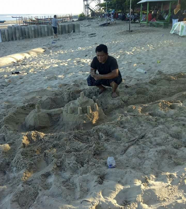 Binalatung Beach景点图片