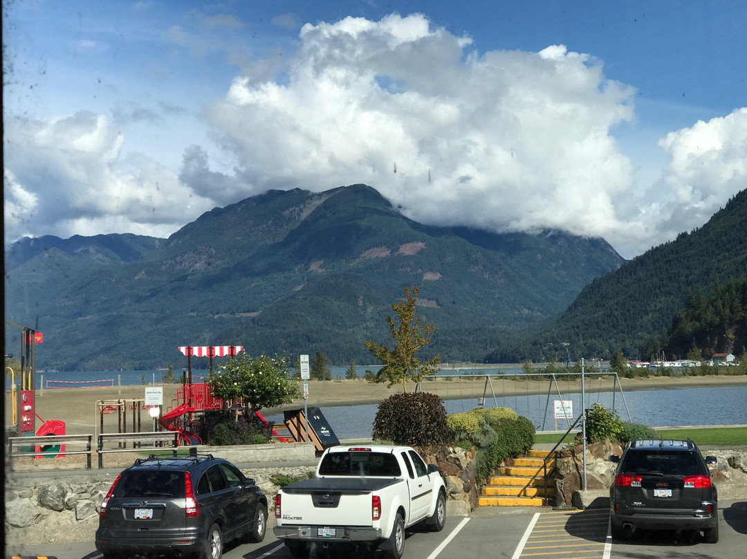 Harrison Hot Springs Public Mineral Pool-哈里逊温泉必去景点