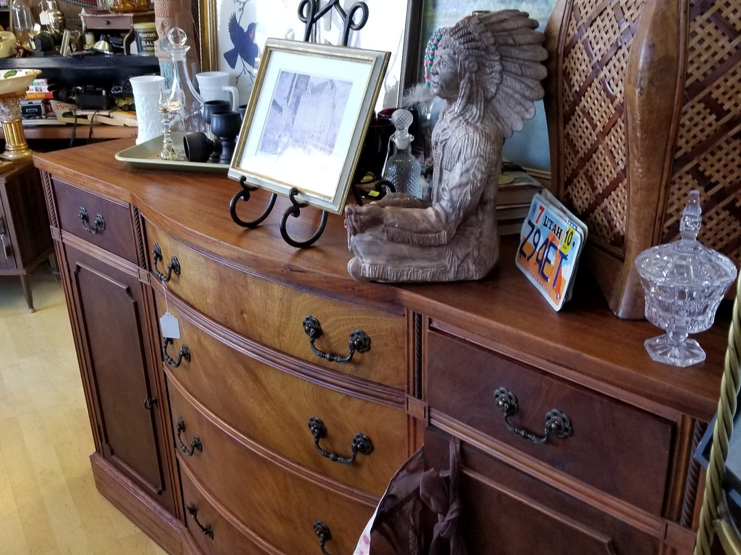 Lost and Found Antiques景点图片