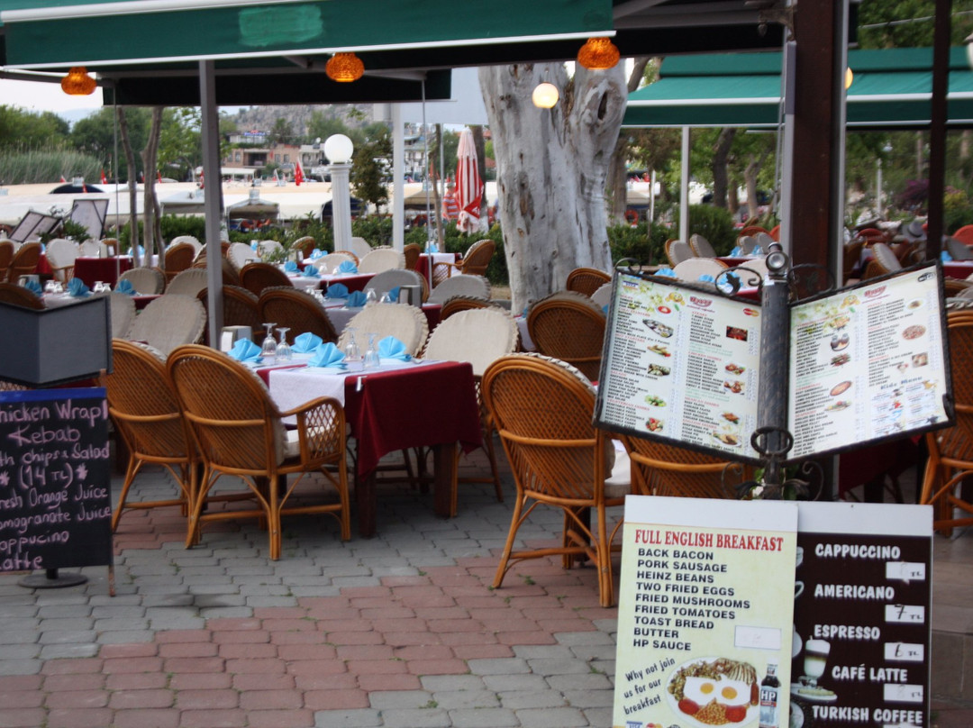 Happy Restaurant & Cafe Bar