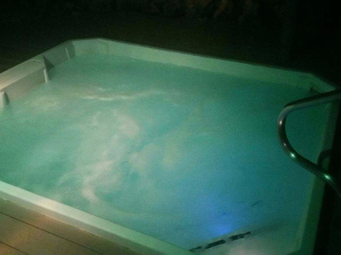 Oasis Hot Tub Gardens-安娜堡必去景点