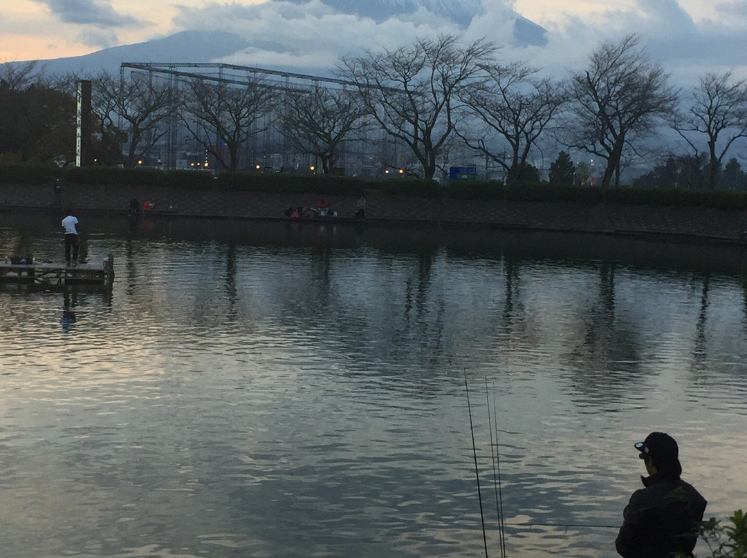 Lake Higashiyama Fishing Area景点图片
