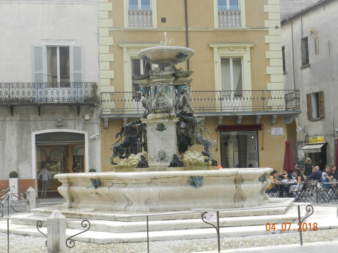 Fontana di Piazza della Liberta景点图片