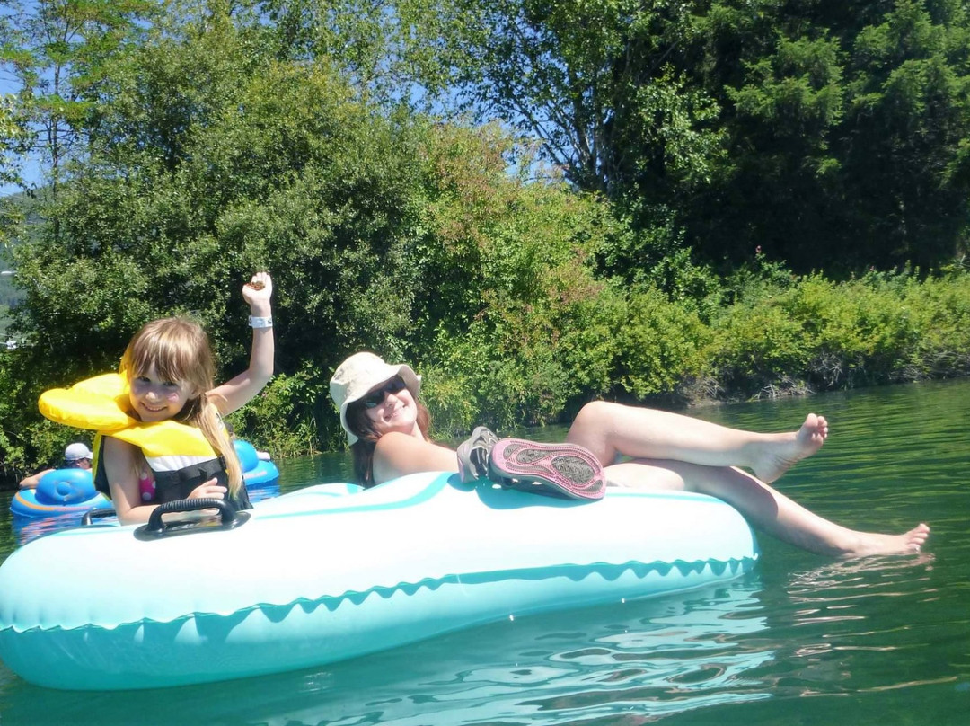 Cowichan River Tubing - The Tube Shack景点图片