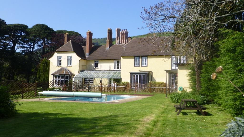 Holnicote House主图