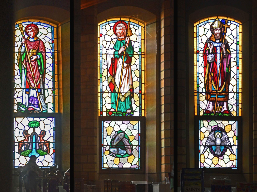 Cathedral Parish of St Michael & St John-巴瑟斯特必去景点