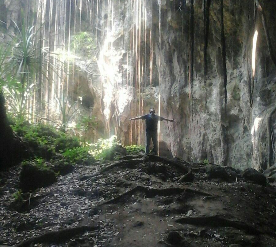 Binsari Cave-Biak必去景点