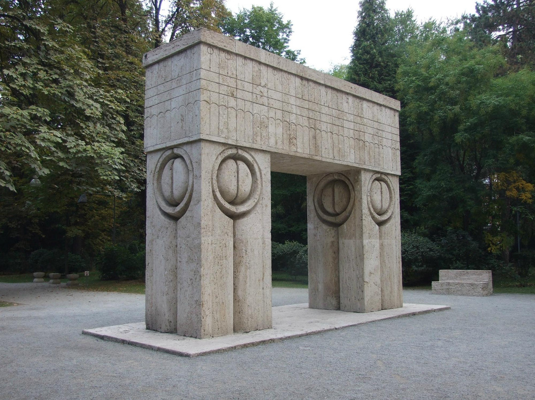 The Gate Of The Kiss景点图片