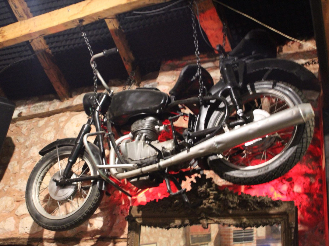 Redpoint Cafe & Bar-卡斯必去景点