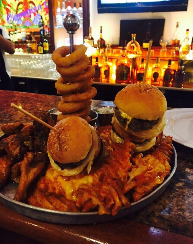 达纳餐馆和美食-Champions Sports Bar