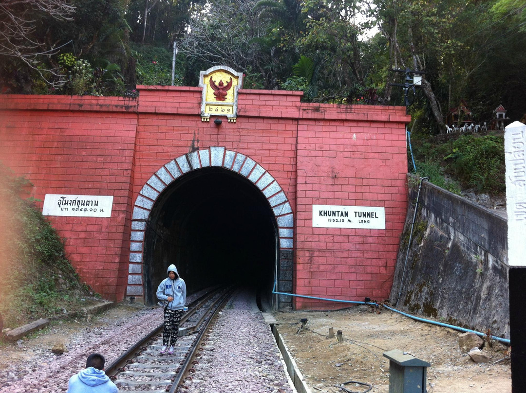 Khun Tan Tunnel-Tha Pla Duk必去景点