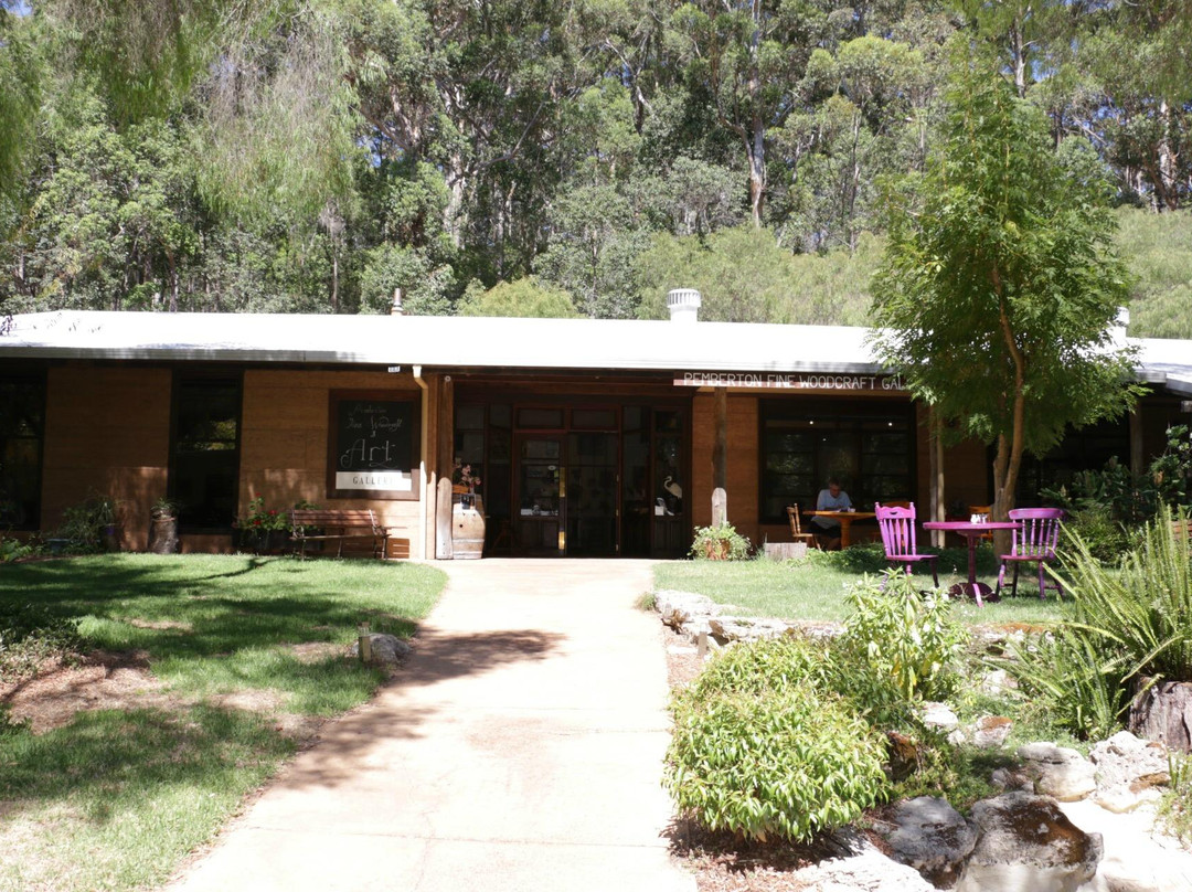 彭伯顿旅游景点-Pemberton Fine Woodcraft Gallery
