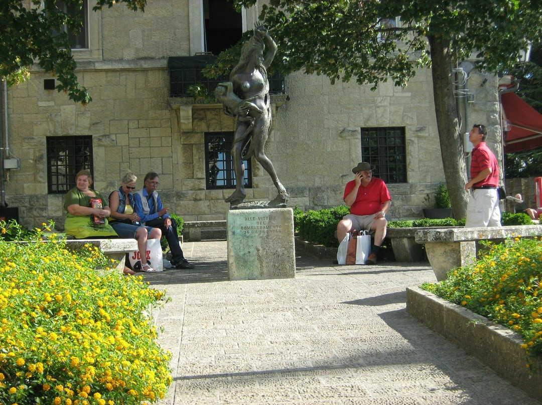 Sculpture Mother and Child-圣马力诺城必去景点