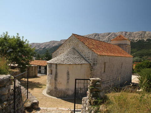Church of St. Lucy-Baska必去景点