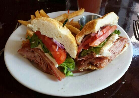 桑福德餐馆和美食-The Breezeway Restaurant & Bar