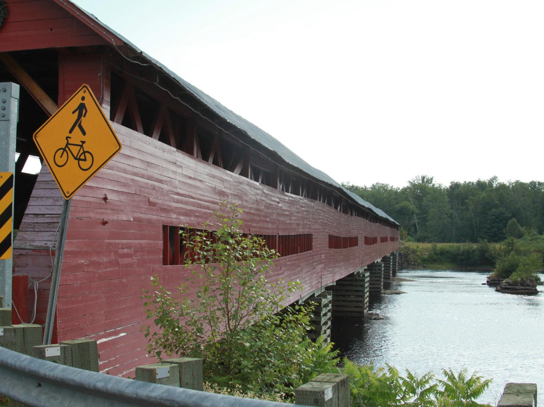 Pont Félix-Gabriel-Marchand-Fort Coulonge必去景点