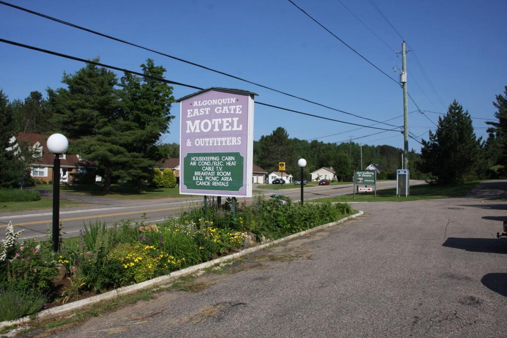 Algonquin East Gate Motel主图