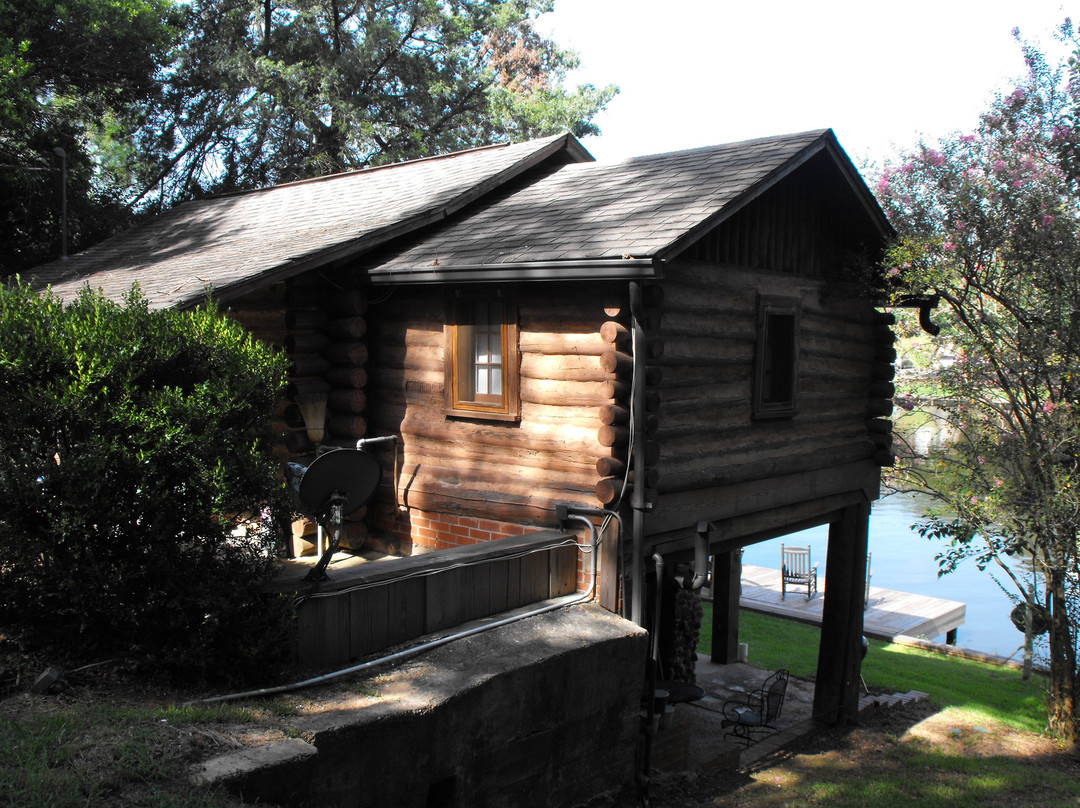 Log Cabin Guest House主图