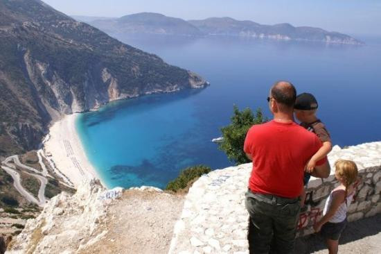 Myrtos Beach-凯法利尼亚岛必去景点