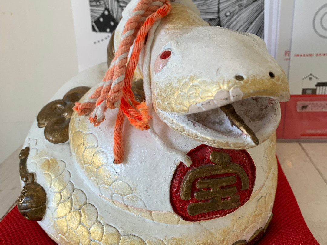 Iwakuni Shirohebi Shrine景点图片