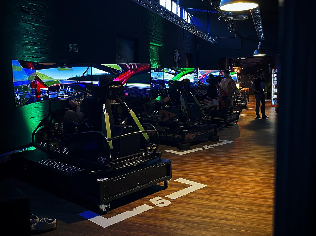 BIGHA Sim Racing Lounge-哈廷根必去景点