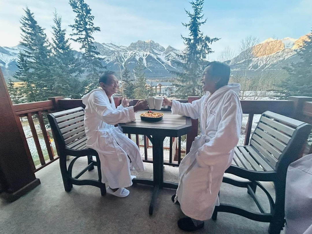 鹰冠山林小屋酒店主图