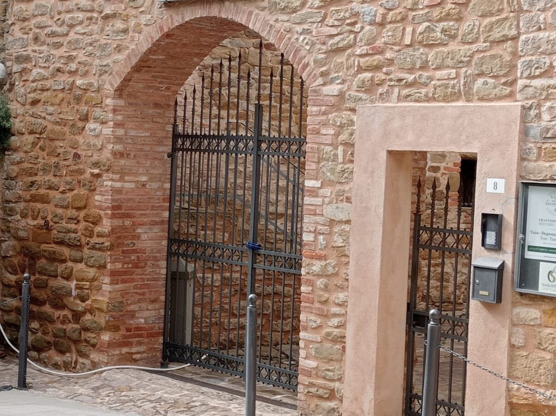 Fattoria Luca Palombaro-Monte del Lago必去景点