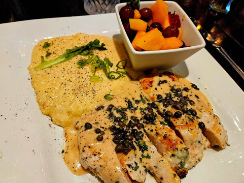 McRae's American Bistro & Cocktails主图