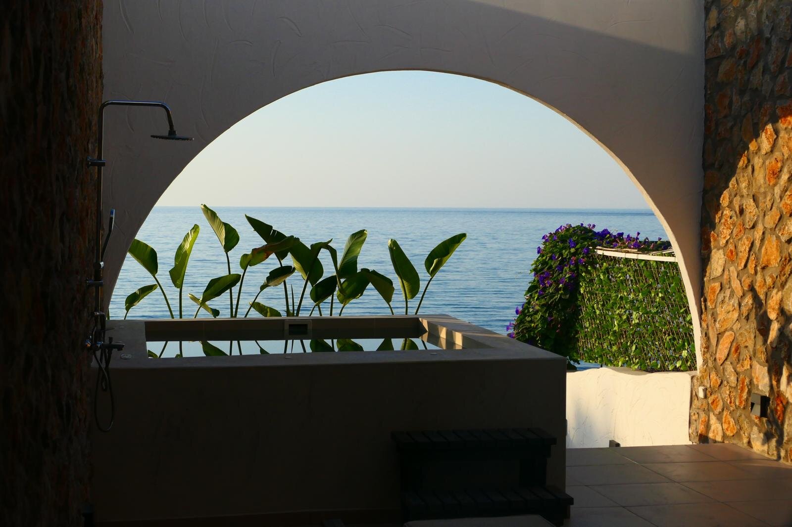 Delfini Beach Suites-官方