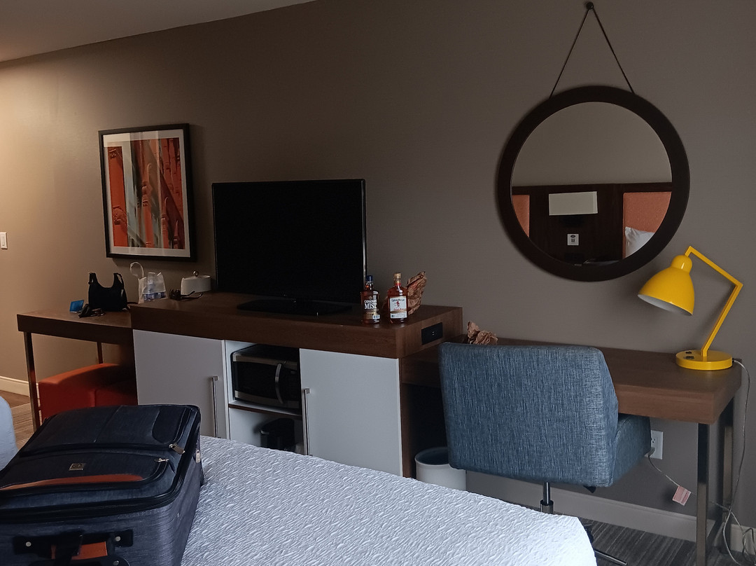 Hampton Inn & Suites Oakwood Village-Cleveland主图