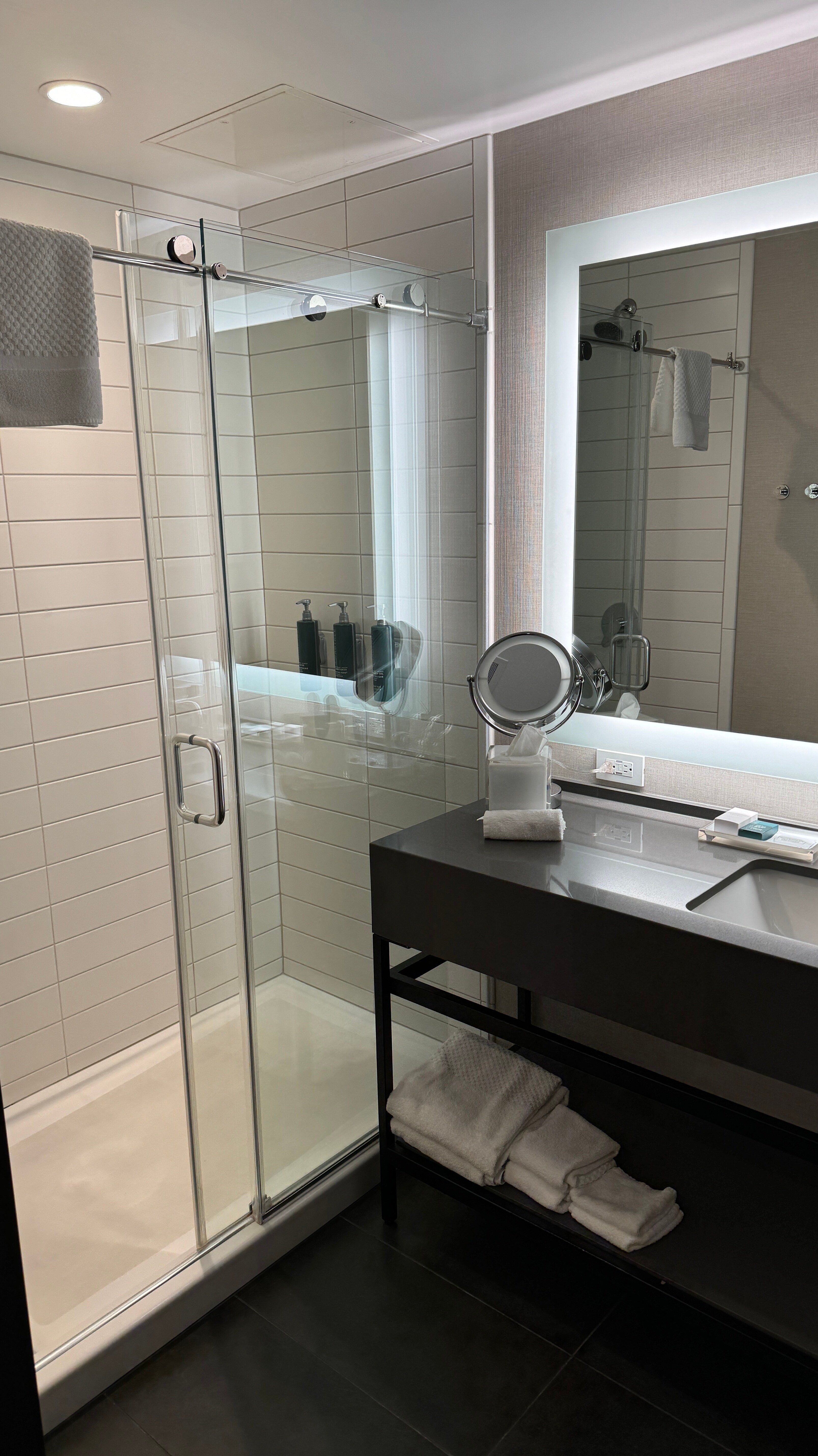 Hilton Des Moines Downtown-浴室