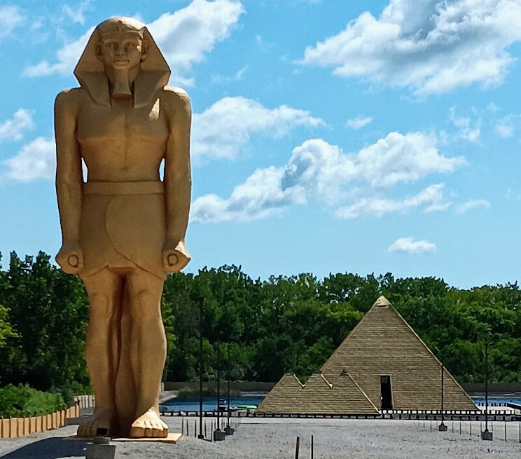 Gold Pyramid House-Wadsworth必去景点