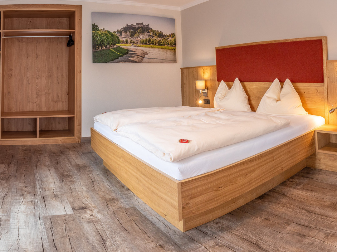 赫尔姆霍夫弗鲁斯图克斯旅馆主图