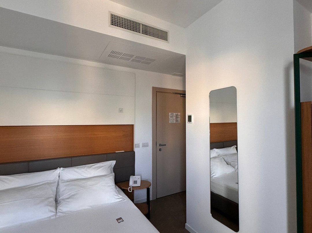 M&F Hotel主图