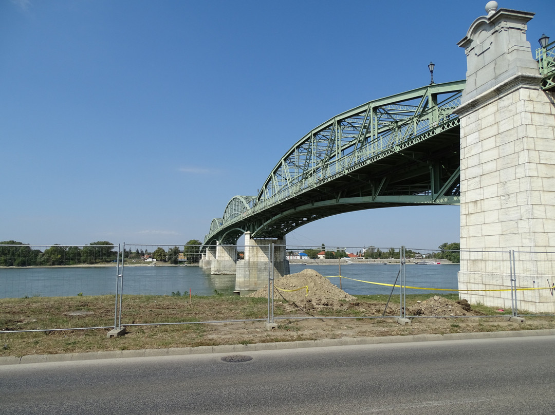 Mária Valéria Bridge-Sturovo必去景点