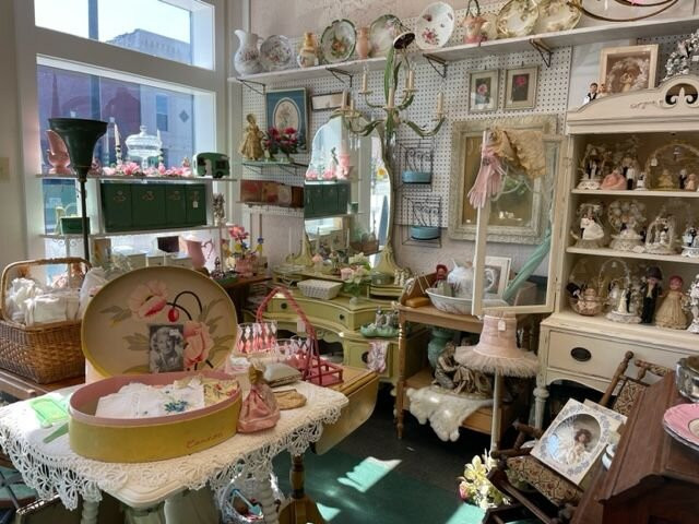 Yellow Moon Antique Mall-Mooresville必去景点
