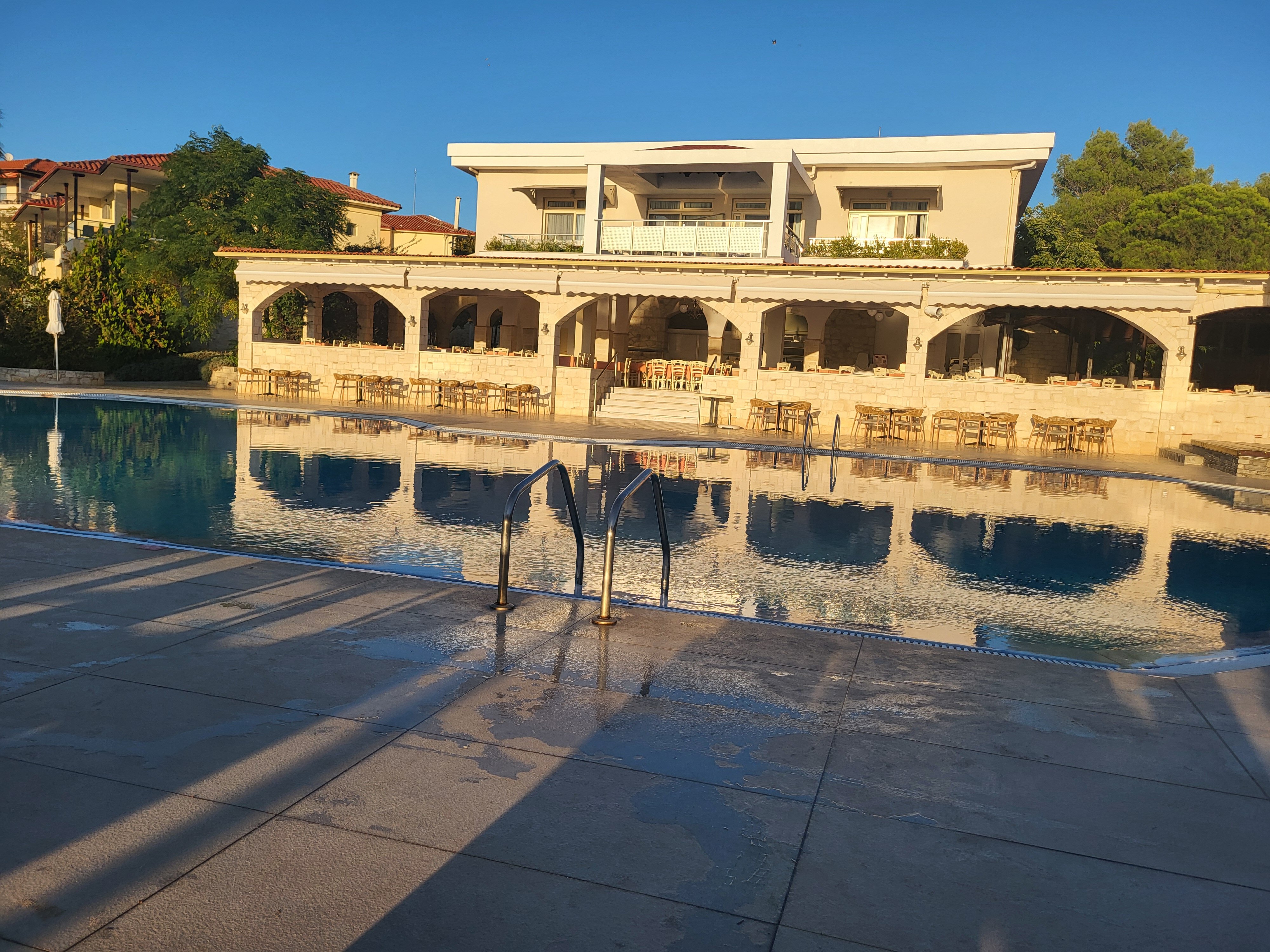 Portes Beach Hotel-泳池