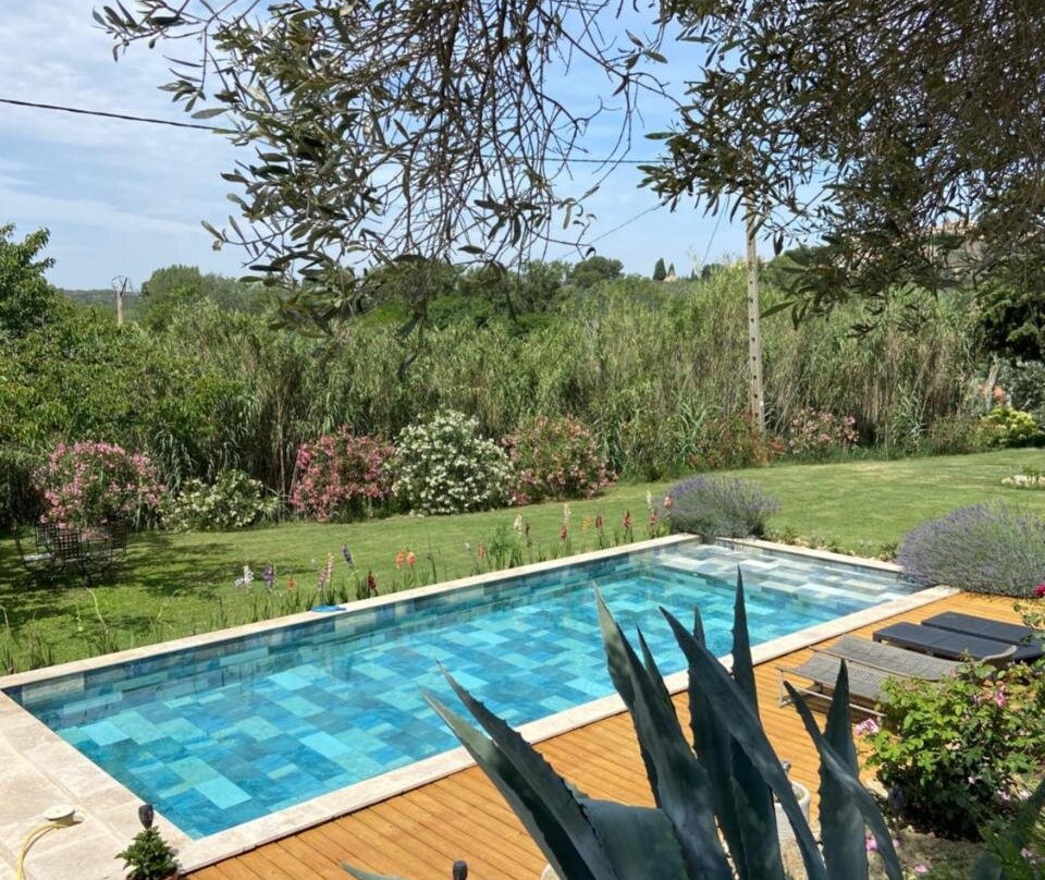 Maisonnette et piscine