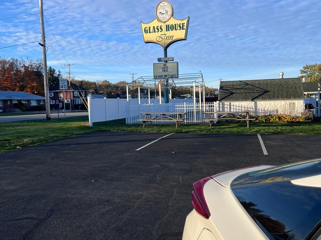 Glass House Inn主图