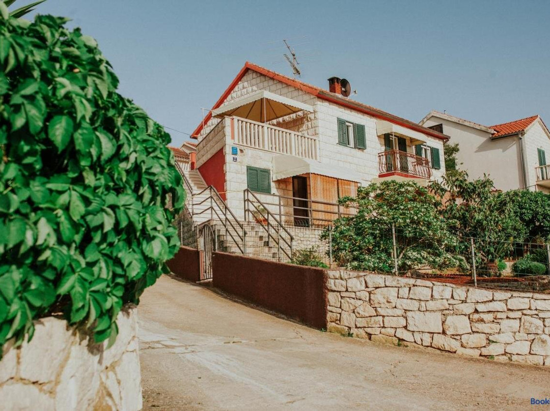 Apartments Doulos