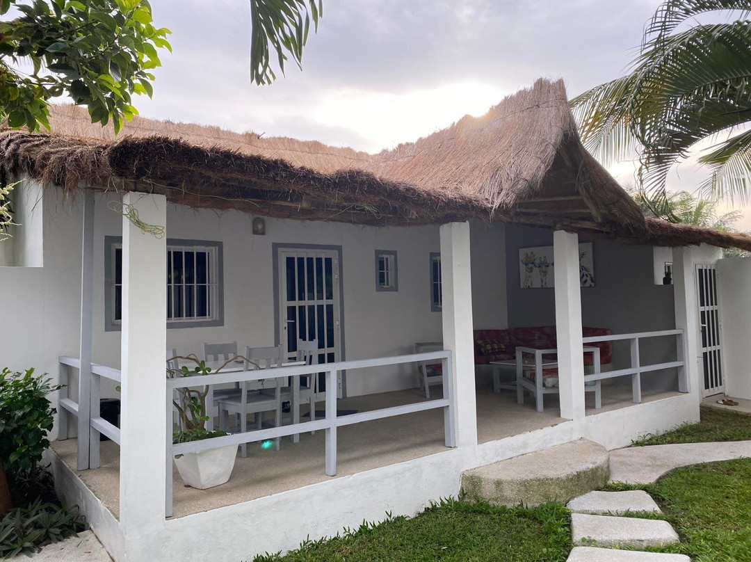 Diakene Ouolof酒店住宿-Oasis Club