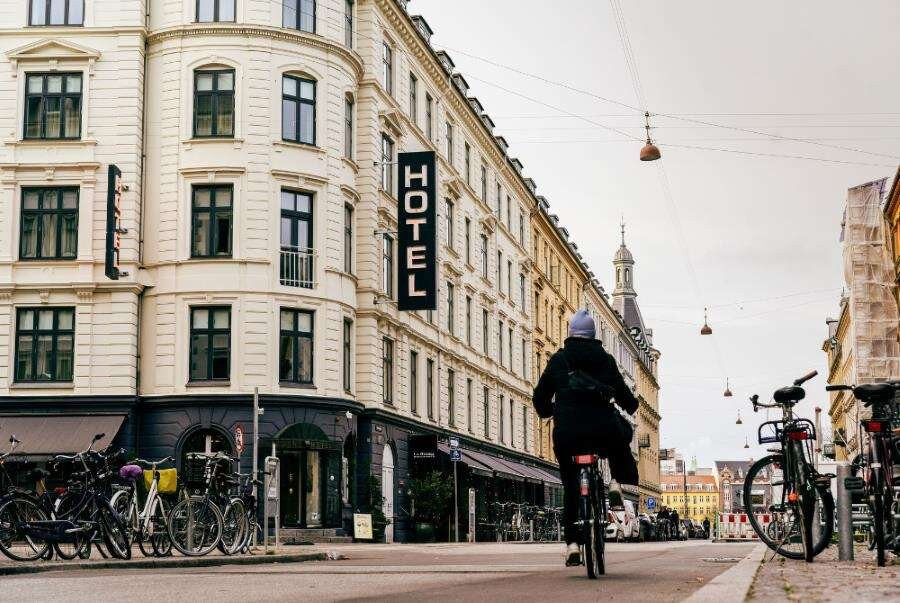 易卜生酒店主图