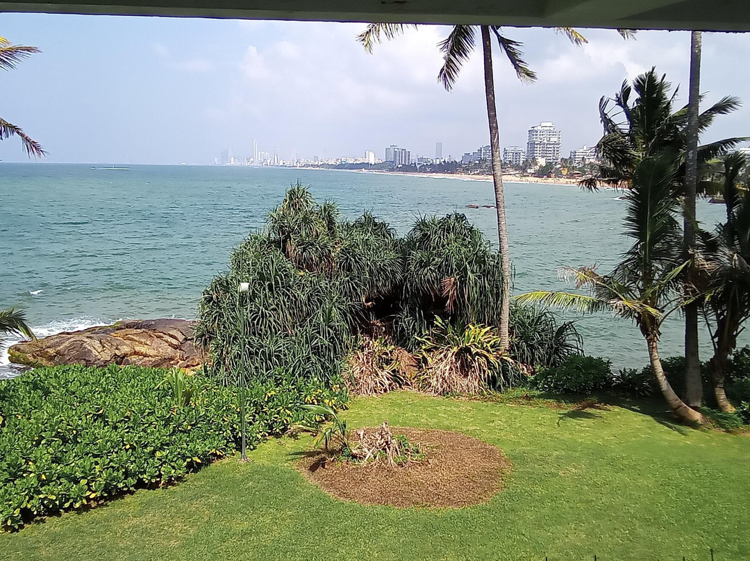 芒特拉维尼亚酒店主图