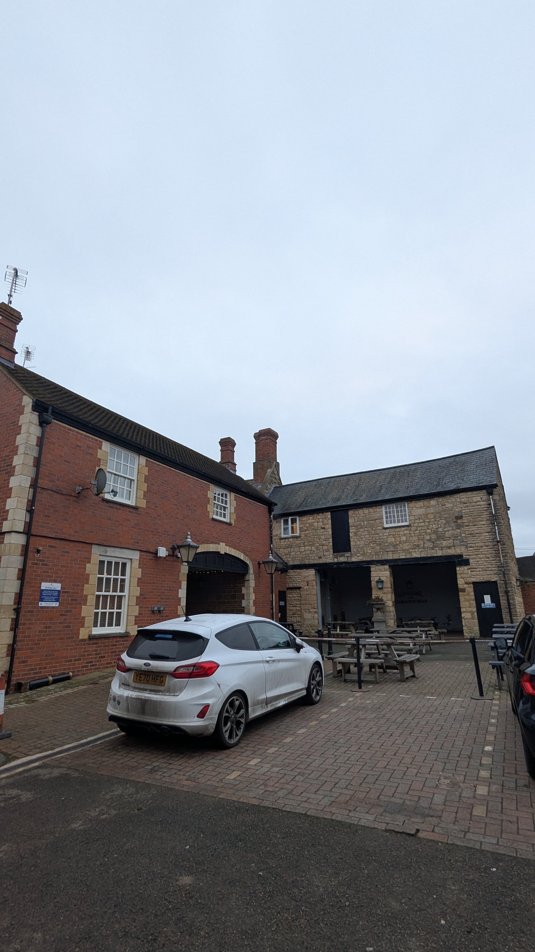 Saracens Head Hotel-浴室