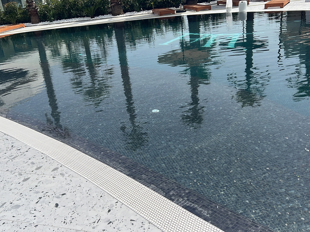 White Hill Hotel主图