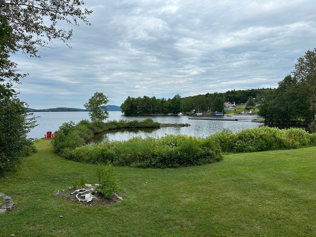 Chalet Moosehead Lakefront Lodging主图