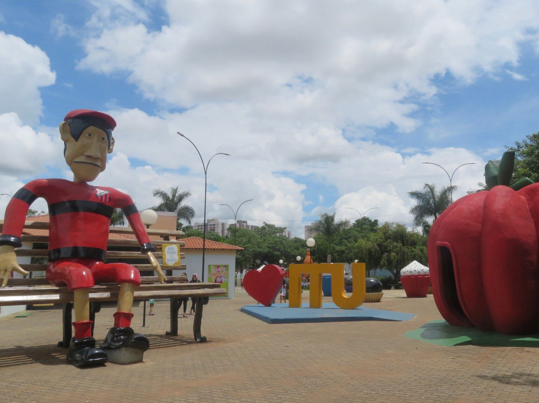 Praça dos Exageros-伊图必去景点