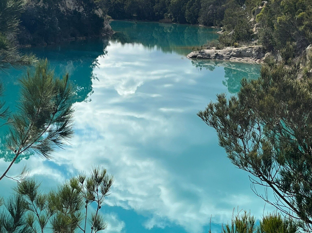 Little Blue Lake景点图片