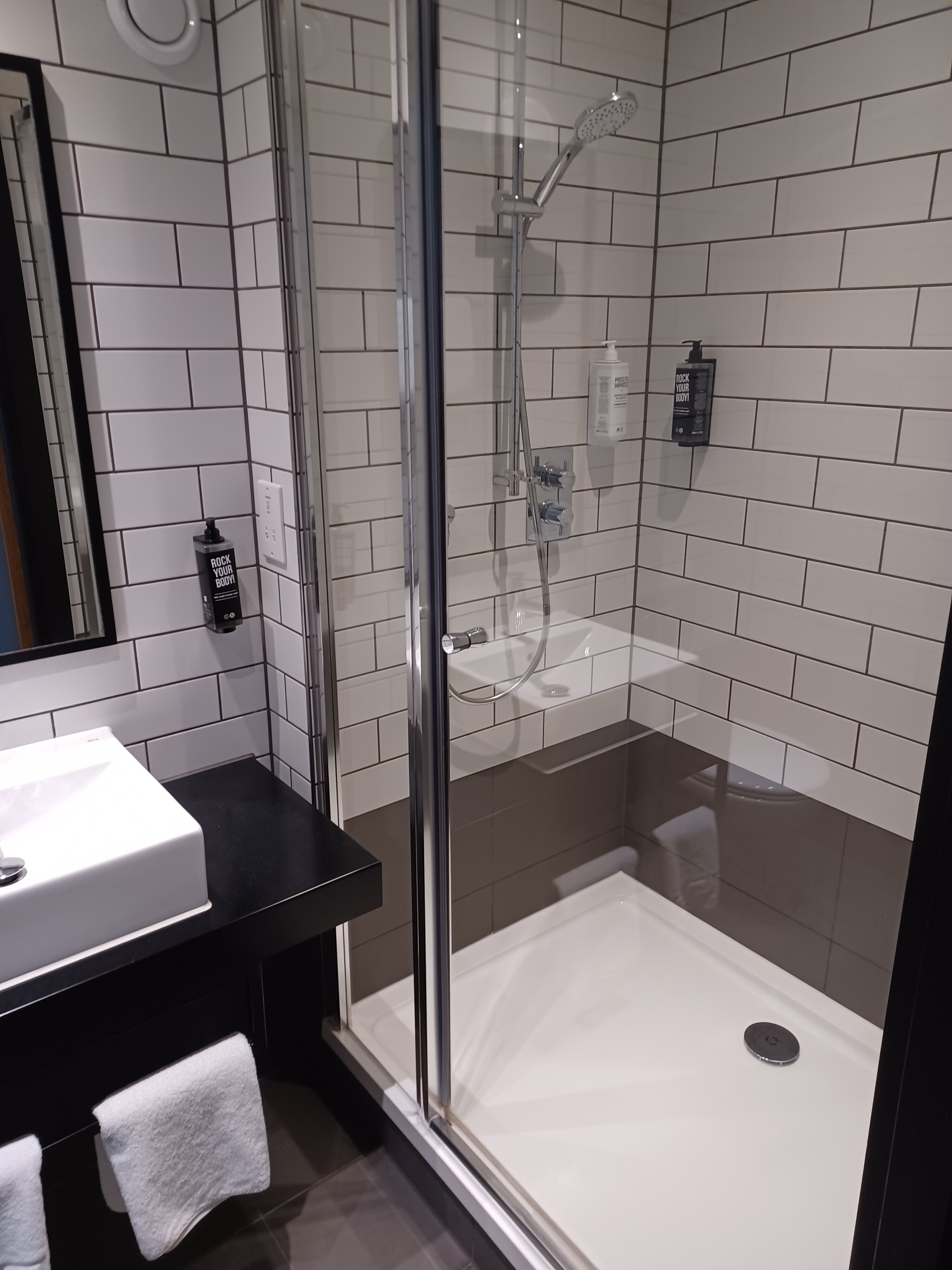 ibis Bridgwater-浴室