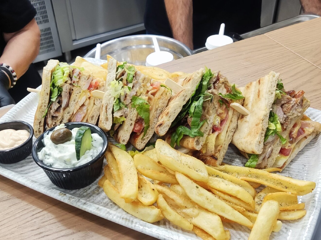 Mamalouka Grill House